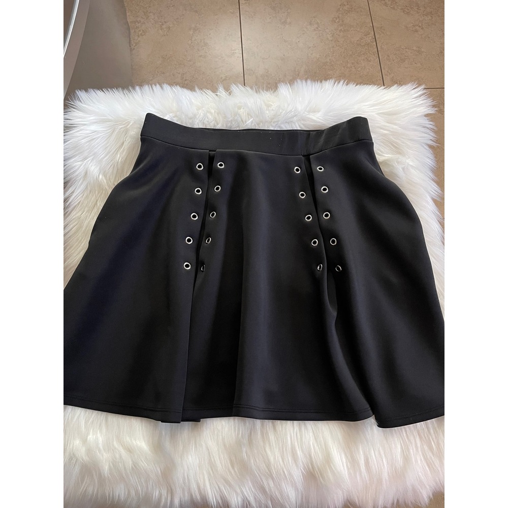 Hot Topic Black Pleated Skirt Goth Emo
Junior's XL Used